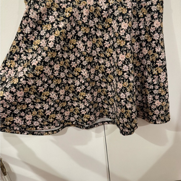 Floral skirt, L, by Charlotte Russe, excellent condition. - Picture 2 of 4